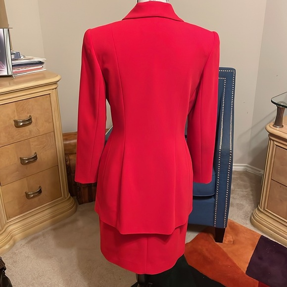 DL Deborah Laws Vintage Red 2 pc Jacket/Skirt Suit-Size 6- Detachable Fur Collar - Picture 3 of 8